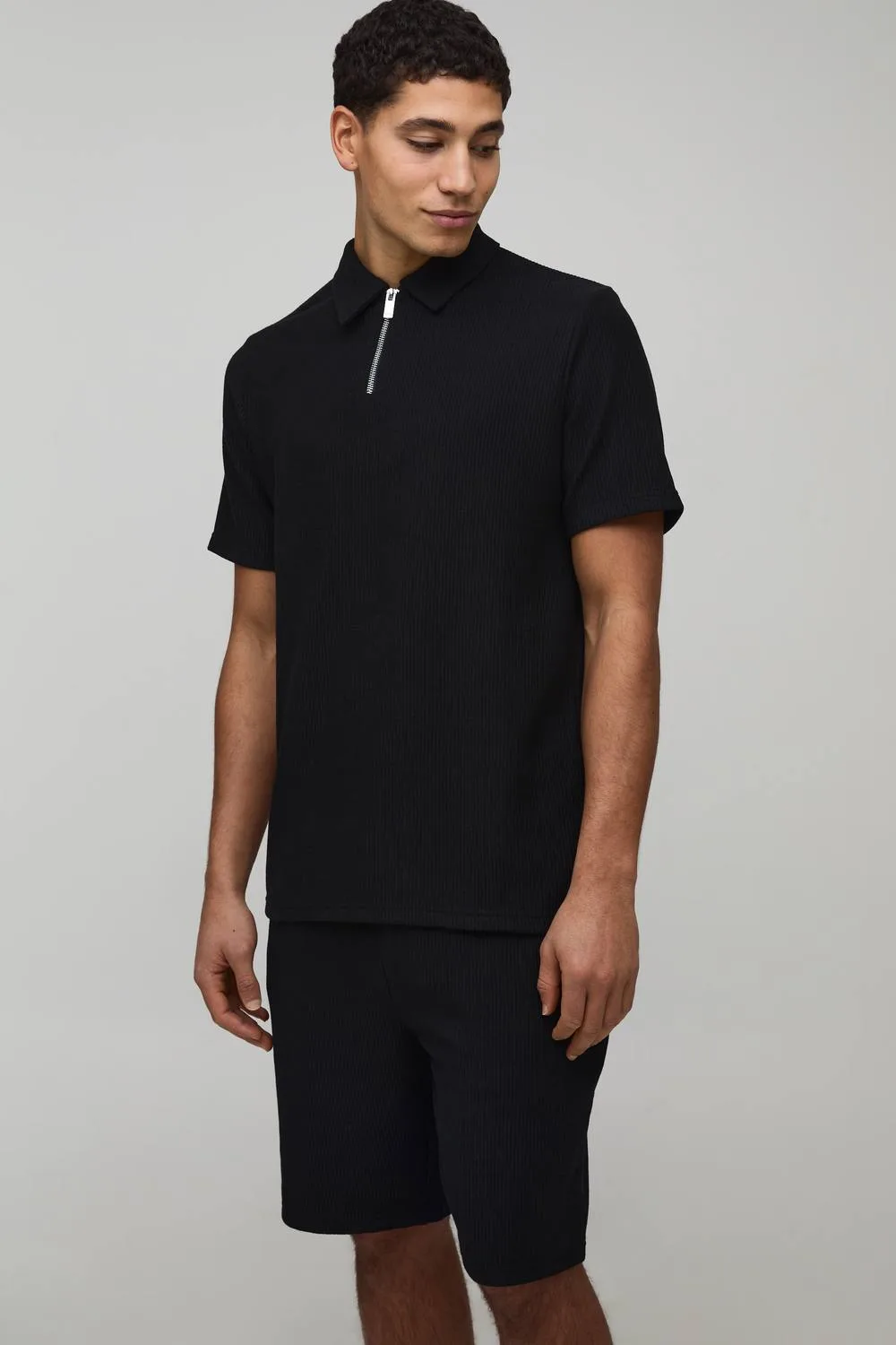 Herren Slim Fit Geripptes Jersey Poloshirt & Shorts Set Black Größe Medium - boohooMAN - FashionsVida
