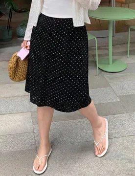 Falda larga negra de mujer talla grande, estilo coreano casual, versátil, línea A, con estampado de lunares en toda la prenda, para primavera y vera - Shein - FashionsVida