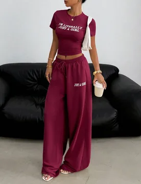 Conjunto de 2 piezas para mujer de verano casual de calle para escapada urbana en color burdeos, camiseta ajustada de manga corta con cuello redondo y - Shein - FashionsVida