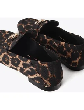 Mocasines planos de mujer animal print con detalle metálico - Lola Casademunt - FashionsVida