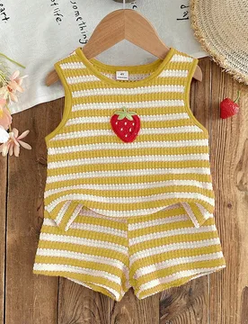 Conjunto de top de tirantes de punto con flores 3D y rayas y shorts a rayas de estilo pastoral casual para vacaciones para niñas 4Y - Shein - FashionsVida