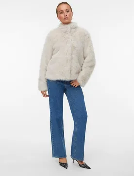 Chaqueta corta efecto pelo mujer - Vero Moda - FashionsVida