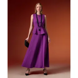 Conjunto de top sin mangas con detalle peplum y falda larga
