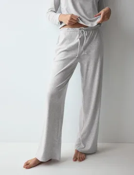 Pantalón largo de pijama confeccionado en materiales reciclables - Triumph - FashionsVida