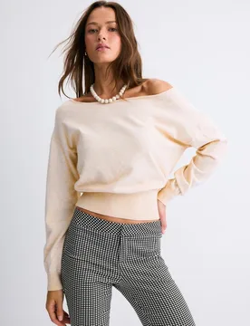 Asymmetrischer Strickpullover Steingrau M - Stradivarius - FashionsVida