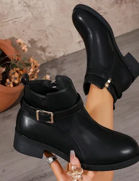 Botas de tobillo de estilo británico para mujer, con punta redonda y decoración metálica, versátiles para múltiples ocasiones. Cierre de cremalle - Shein - FashionsVida