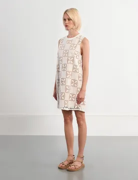Vestido corto de manga sisa bordado - Lili Sidonio - FashionsVida