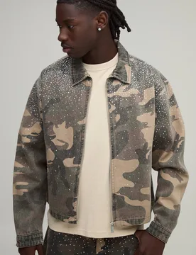 Herren Tarnmuster Gewaschene Kastige Strass Co-Ord Jeansjacke Camo Größe Medium - boohooMAN - FashionsVida