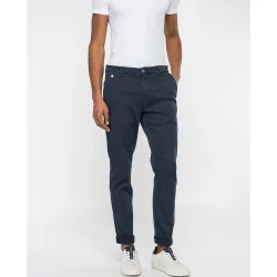 Chino de hombre regular fit con dos bolsillos franceses