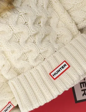 Conjunto de gorro con pom-pom de piel sintética y bufanda - Hunter - FashionsVida