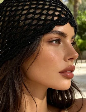 Pieza Gorro de punto hueco hecho a mano con lentejuelas estilo Y2K para mujer, gorro de encaje de moda, adecuado para uso diario en la calle, vacacion - Shein - FashionsVida