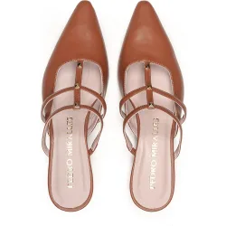 Mules de mujer con tachas y tacón