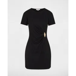 Vestido corto con hebilla a contraste