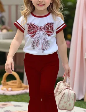 Set de 2 piezas de camiseta de manga corta con cuello redondo y decoración de lazo texturizado, y pantalones acampanados para niñas, estilo escolar - Shein - FashionsVida