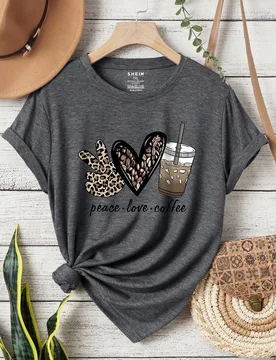 Camiseta de manga corta con estampado de letra con forma de corazón y talla grande, camiseta con estampado gráfico de guepardo, top de verano para m - Shein - FashionsVida