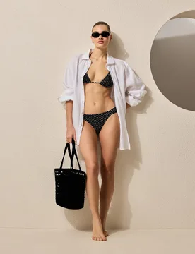 Biquini de triángulo con topitos - Énfasis - FashionsVida