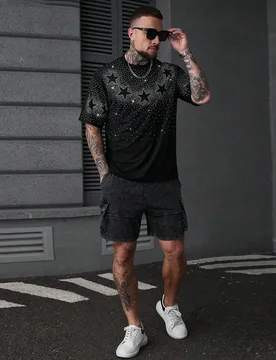 Pieza Camiseta de manga corta casual y holgada de color negro para hombres, con decoración de rhinestones, silueta amplia y cuadrada, ropa urbana mad - Shein - FashionsVida