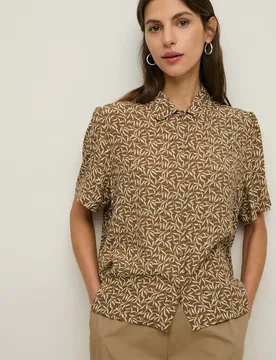 Camisa de mujer de manga corta y cuello camisero con estampado floral - Yerse - FashionsVida