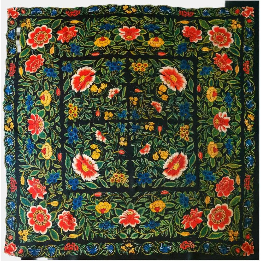 Pañuelo de seda con estampado floral hecho en España - Nava - FashionsVida