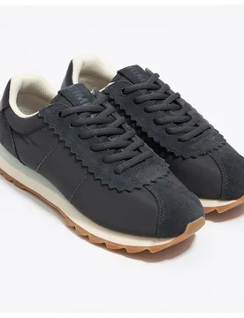 Zapatillas deportivas de mujer bicolor y suela con acabado dentado - Bimba y Lola - FashionsVida