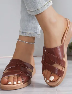 Sandalias casuales cómodas con suela suave y pies anchos para madres de talla grande CN42 - Shein - FashionsVida