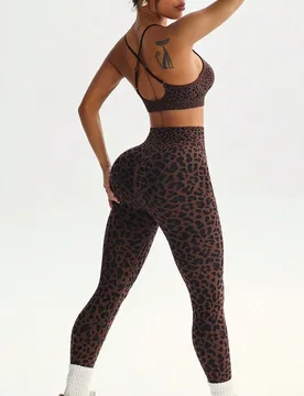 Conjunto de sujetador deportivo y mallas sin costuras de alta elasticidad con estampado de leopardo para mujer - Shein - FashionsVida