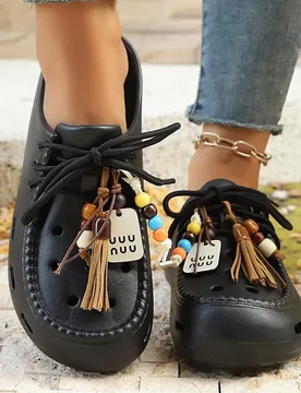 Sandalias de mujer con cuentas y borlas deslizantes, pantuflas ligeras de punta redonda cómodas, chanclas casuales negras para uso en exteriores y pl - Shein - FashionsVida