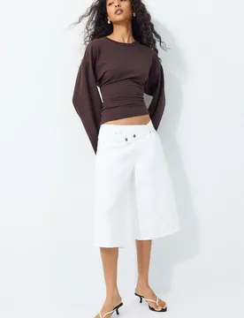 B11 Langarm-Shirt im japanischen Stil mit taillierter Passform Braun S - Stradivarius - FashionsVida