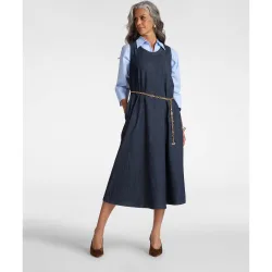 Vestido en chambray sin mangas longitud midi con cinturón de cadena