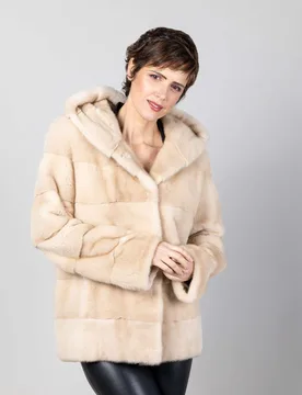 Abrigo de mujer con capucha de pelo de visón con bolsillos verticales - De la Roca - FashionsVida