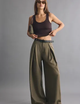 Wide-Leg-Hose mit Abnähern und Gürtel Khaki 34 - Stradivarius - FashionsVida