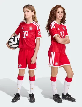 Short Home FC Bayern MÃ¼nchen* 26/27 per bambini e bambine 13-14A Better Scarlet - Adidas - FashionsVida