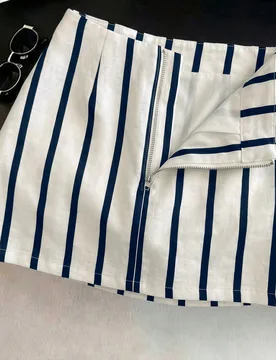 Falda de mujer estilo coreano con vibra de chica, cintura baja, corte A, moda nueva, efecto adelgazante, estampado a rayas y cremallera S - Shein - FashionsVida