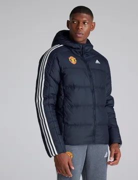 Manchester United x Essentials Midweight Down Hooded Jacket Navy 3XL - Adidas - FashionsVida
