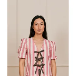 Camisa de manga corta a rayas con lazos