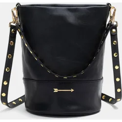 Bolso mediano de piel estilo cubo que cuenta con dos asas de remaches desmontables