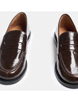 Zapato plano de mujer tipo mocasín de piel con acabado charol - Naguisa - FashionsVida