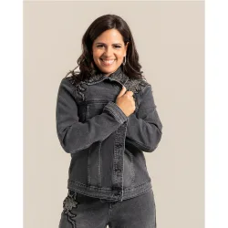 Cazadora vaquera con parches de strass