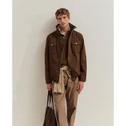 Chaqueta de hombre con capucha y bolsos