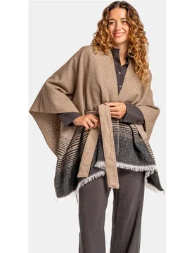 Capa de lana con lazada en - Abbacino - FashionsVida
