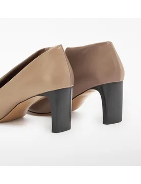 Zapato de salón con tacón abotinado bicolor en piel no piel - Adolfo Dominguez - FashionsVida
