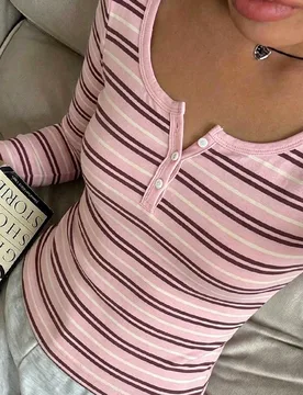 Camiseta de mujer casual de rayas rosas con ajuste ceñido, rayas vintage americanas, ropa de mujer para otoño/invierno, streetwear, adecuada para el - Shein - FashionsVida