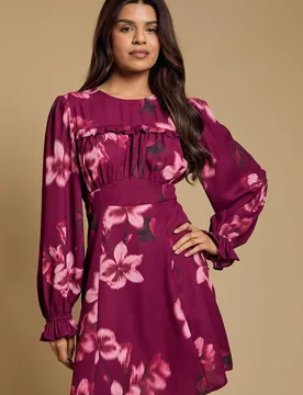 Women's Petite Gathered Bodice Lace Back Long Sleeve Mini Dress in Floral Size: 6 - Floral - Size: 6 - Dorothy perkins - FashionsVida