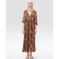 Vestido largo estampado con escote de pico