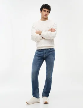 Vaquero slim fit de hombre con diseño de cinco bolsillos y cierre con cremallera y botón - Tommy Jeans - FashionsVida