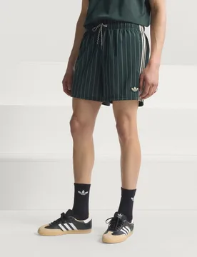 Short Terrace Icons Juventus FC 2XL Shadow Green - Adidas - FashionsVida
