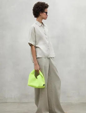 Bolso de mano de mujer con cierre de corchete y logo lateral - Ecoalf - FashionsVida
