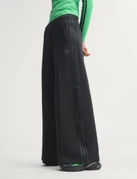 TRACK PANTS SPACER L Black / Black Reflective / Night Grey - Adidas - FashionsVida