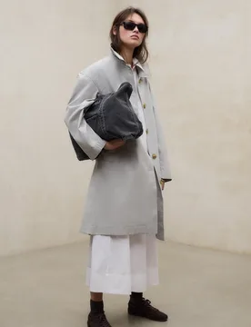 Gabardina de mujer con fit relajado y hombros caídos - Ecoalf - FashionsVida