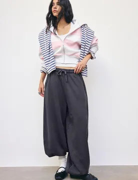 Jogginghose mit Kordelstoppern und Acid-Wash Graumeliert M - Stradivarius - FashionsVida